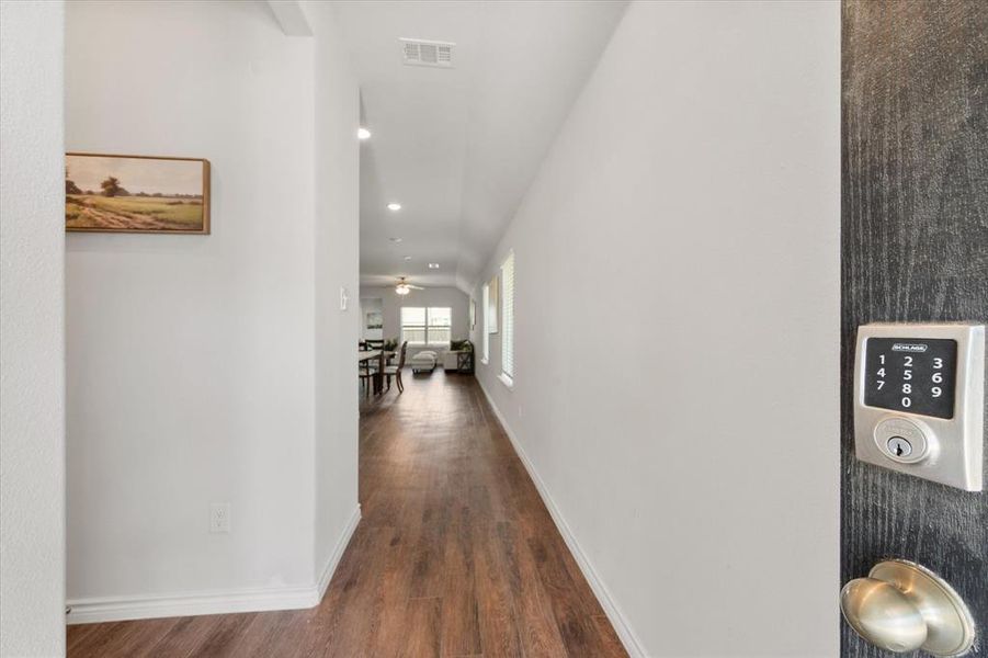 Spacious, unfurnished interior of a new home in Deer Creek, Fort Worth (Image 21).