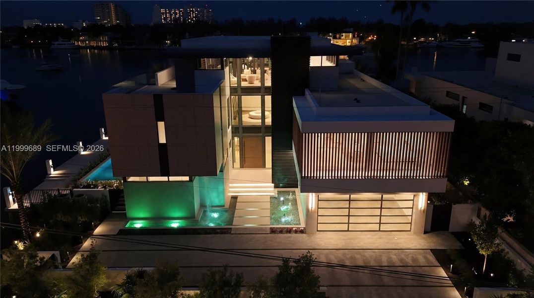 Exterior details and patio area of a home in , Fort Lauderdale (Image 25).