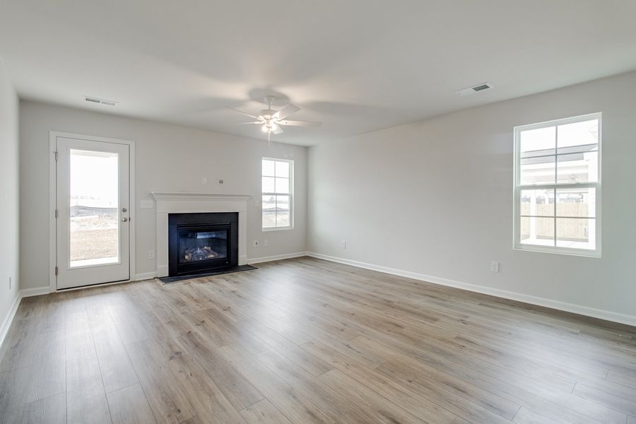 Spacious, unfurnished interior of a new home in Winston Point, Gilbert (Image 20).