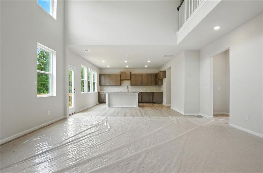 Spacious, unfurnished interior of a new home in Creekside Landing, Dallas (Image 26).