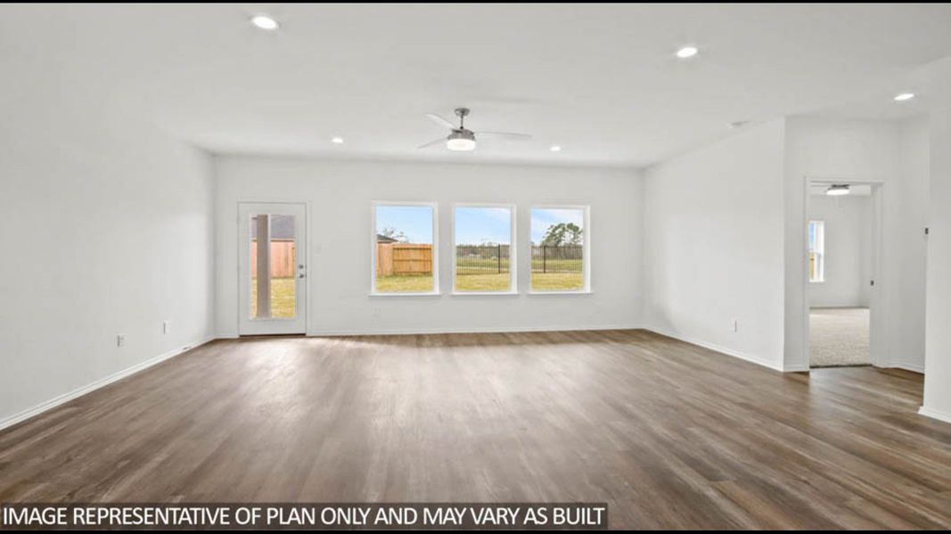 Spacious, unfurnished interior of a new home in Sunterra Lakes, Brookshire (Image 10).