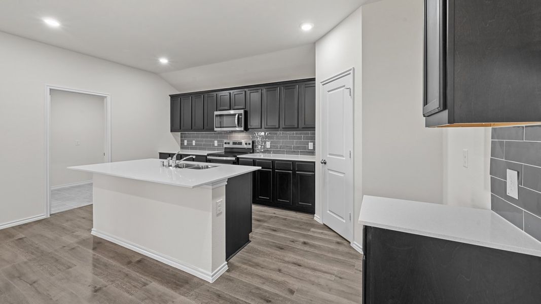 Furnished interior view inside a new home in Saddlebrook, Waxahachie (Image 9).