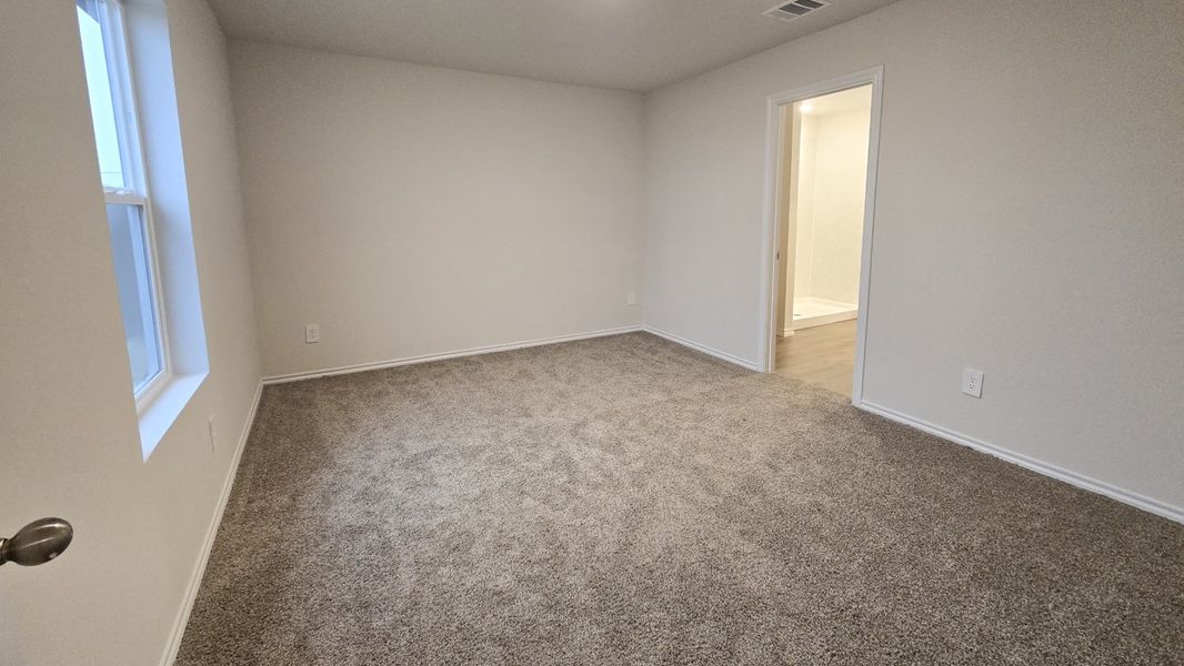 Spacious, unfurnished interior of a new home in Leonard Crossing, Leonard (Image 8).