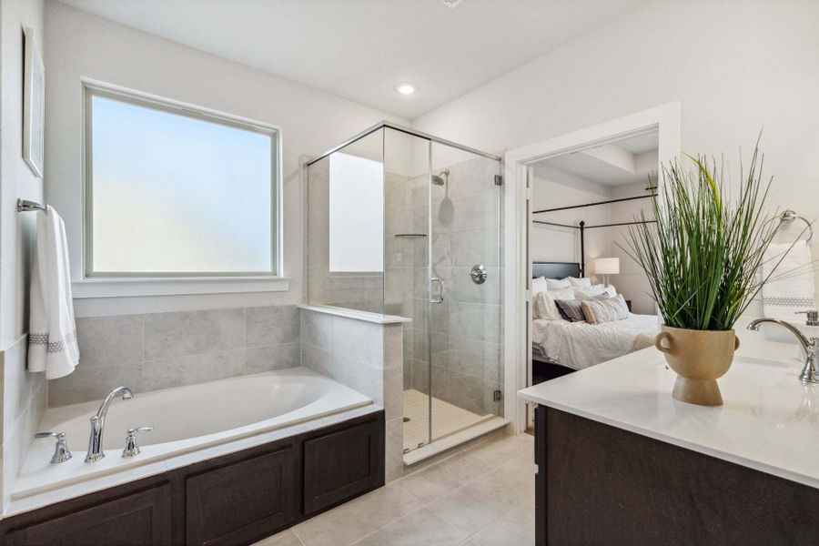 Furnished interior view inside a new home in Dove Hollow, Waxahachie (Image 17).