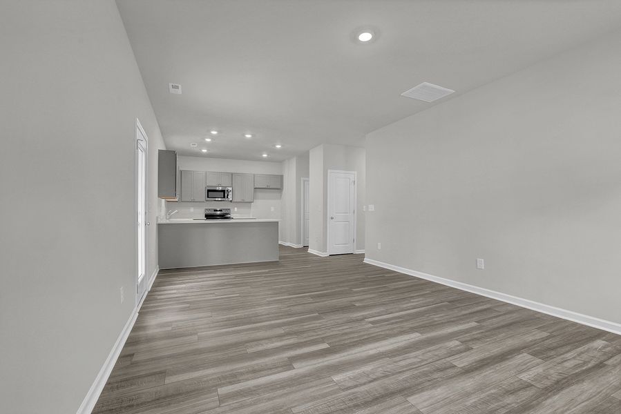 Spacious, unfurnished interior of a new home in River Tide Farms, Bolivia (Image 15).