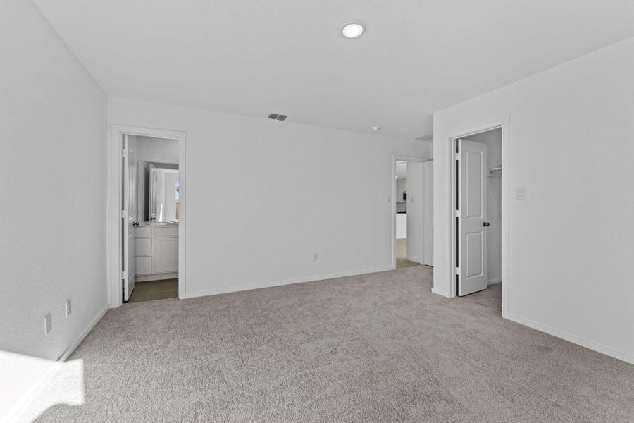 Spacious, unfurnished interior of a new home in Friendship Oaks, Fredericksburg (Image 18).