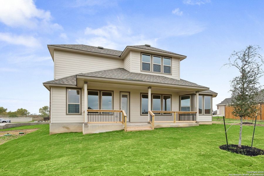 Exterior details and patio area of a home in Everly Estates, San Antonio (Image 20).