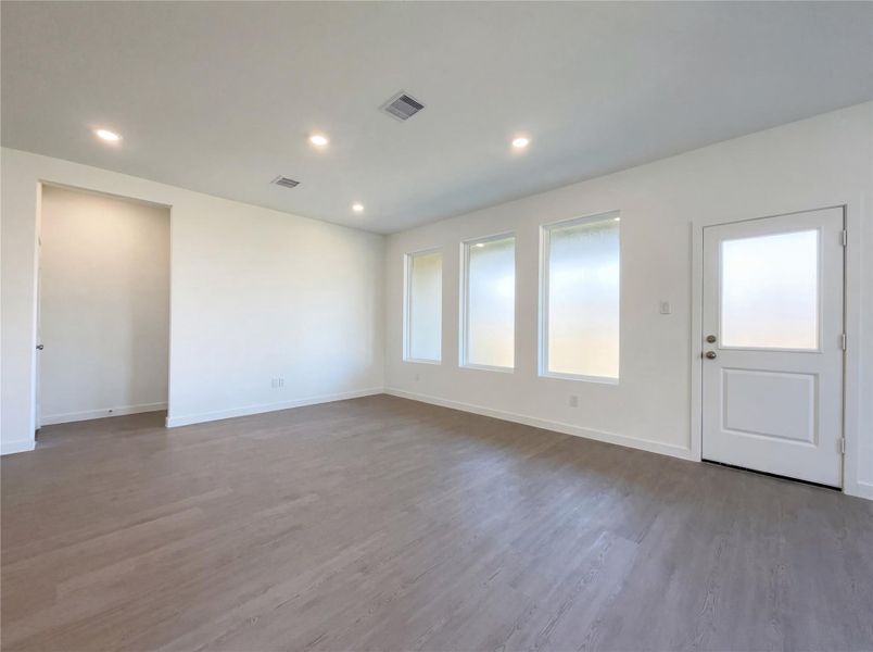 Spacious, unfurnished interior of a new home in Sunterra, Katy (Image 16). Spacious, unfurnished interior of a new home in Sunterra, Katy (Image 16).