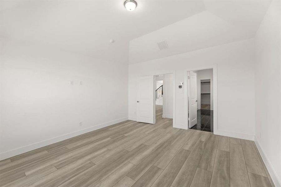 Spacious, unfurnished interior of a new home in Edgewood Creek, Celina (Image 22).