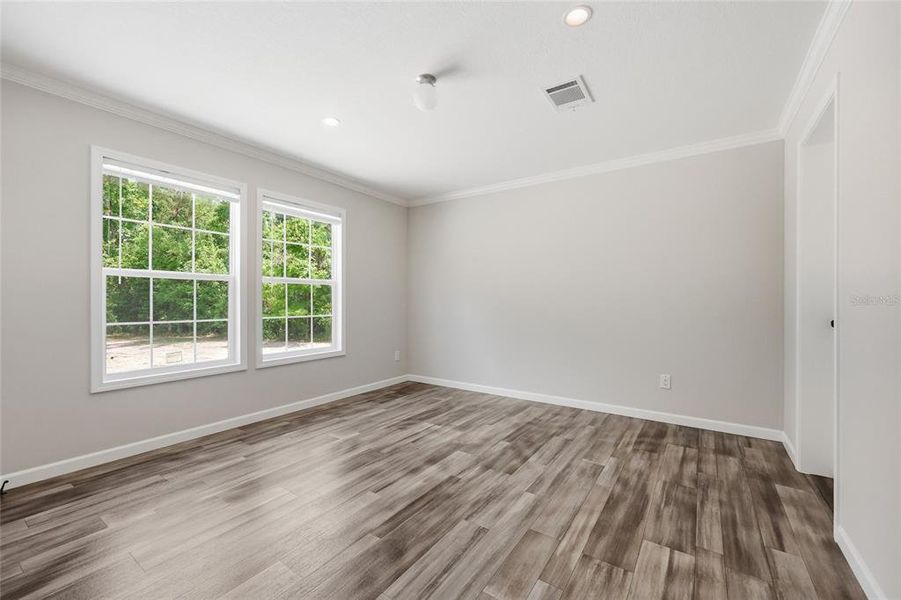 Spacious, unfurnished interior of a new home in , Fort White (Image 15).