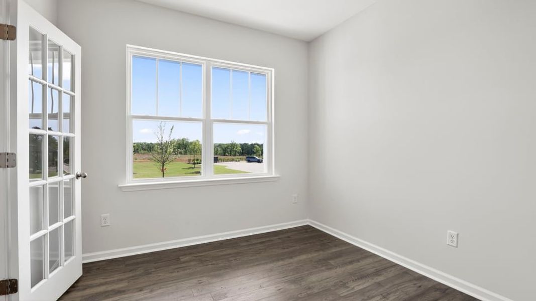 Spacious, unfurnished interior of a new home in Sage Grove, Lyman (Image 13).