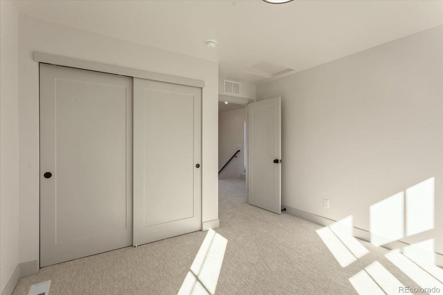 Spacious, unfurnished interior of a new home in , Salida (Image 26).