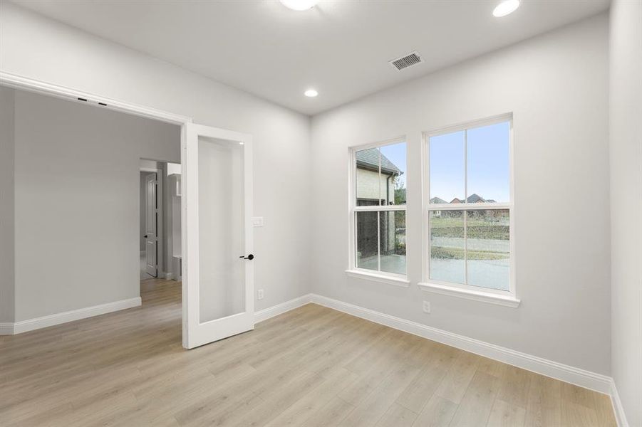 04. 2101 Clairmount - Study