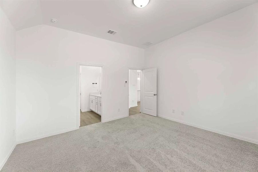 Spacious, unfurnished interior of a new home in Devonshire 40s, Forney (Image 26).