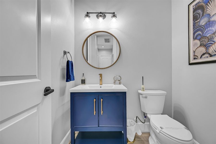This stylish main floor powder bath adds convenience for guests while maintaining the home’s elevated design aesthetic. Clean finishes keep the space timeless.