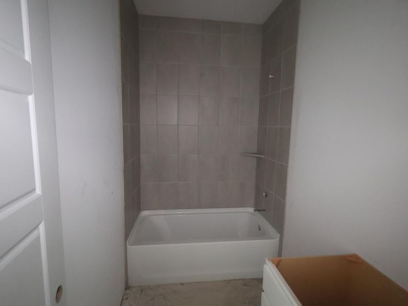 Image 21 of a home in Lago Mar.