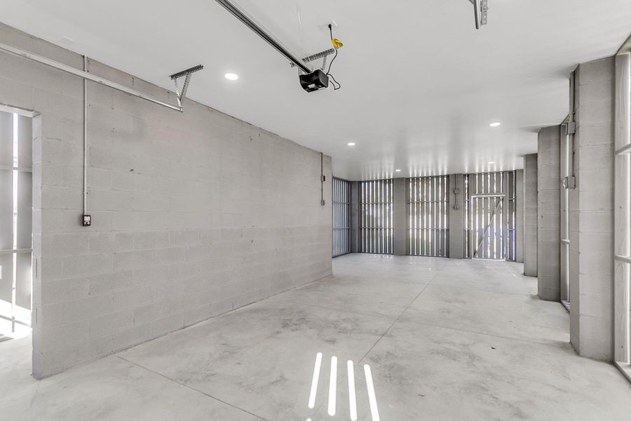 Spacious, unfurnished interior of a new home in , Charleston (Image 29).