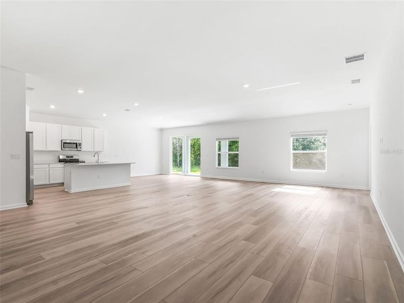 Spacious, unfurnished interior of a new home in Juliette Falls, Dunnellon (Image 35).