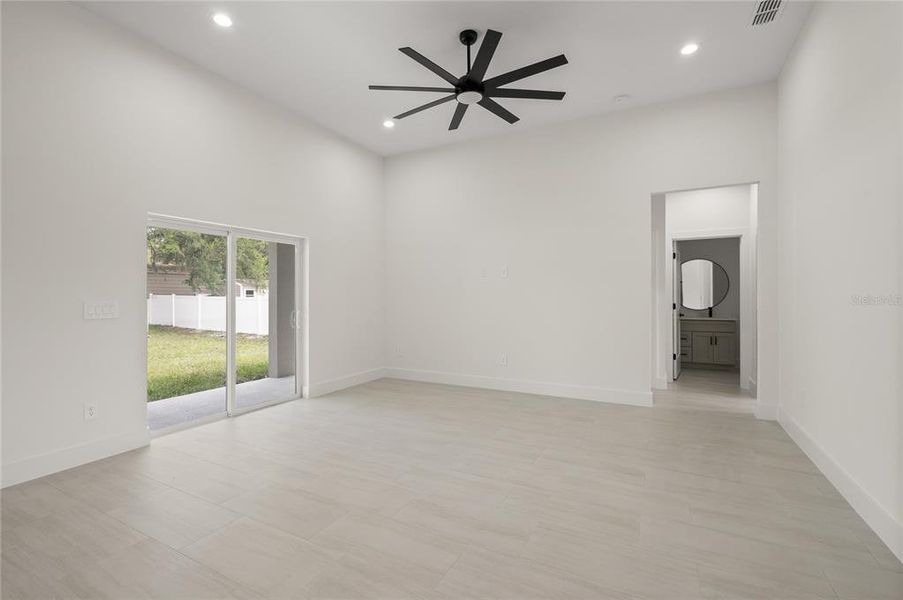 Spacious, unfurnished interior of a new home in , Debary (Image 27).