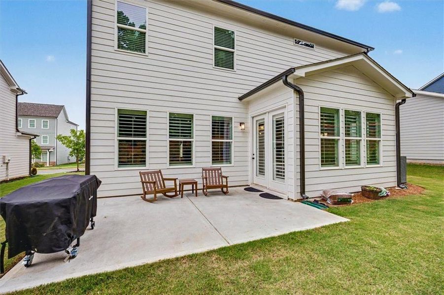 Exterior details and patio area of a home in , Acworth (Image 3).