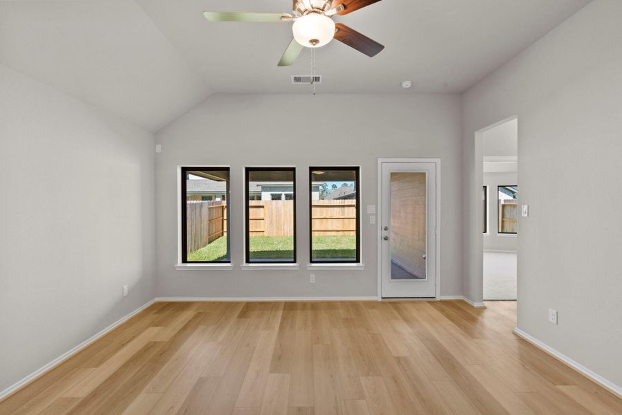 Spacious, unfurnished interior of a new home in Grand Central Park, Conroe (Image 17).