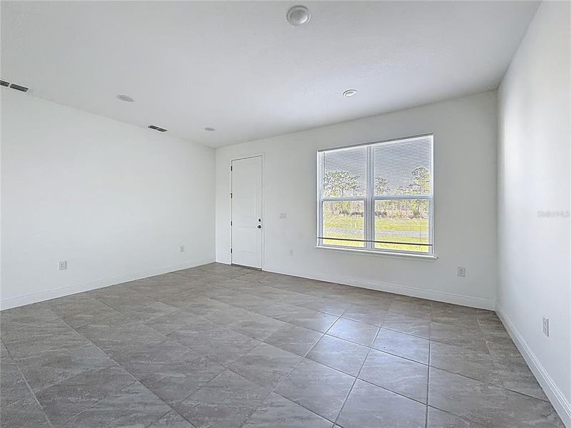 Spacious, unfurnished interior of a new home in , Ocala (Image 38).