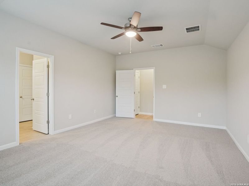 Spacious, unfurnished interior of a new home in , San Antonio (Image 12).