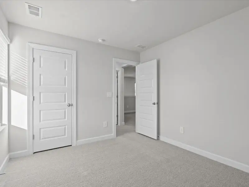 Spacious, unfurnished interior of a new home in Creek Ridge - Heritage Collection, Spartanburg (Image 16).