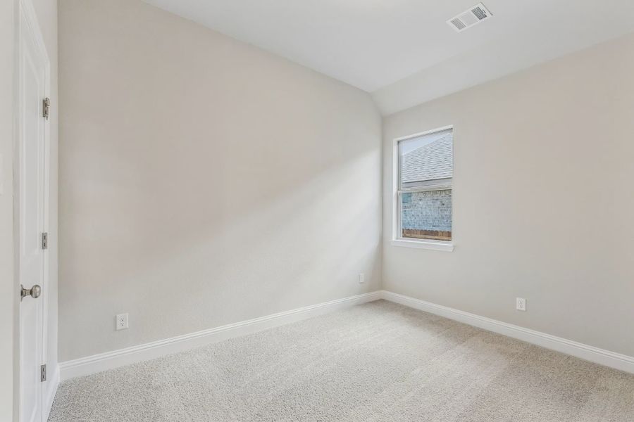 Spacious, unfurnished interior of a new home in Las Lomas, Forney (Image 16).