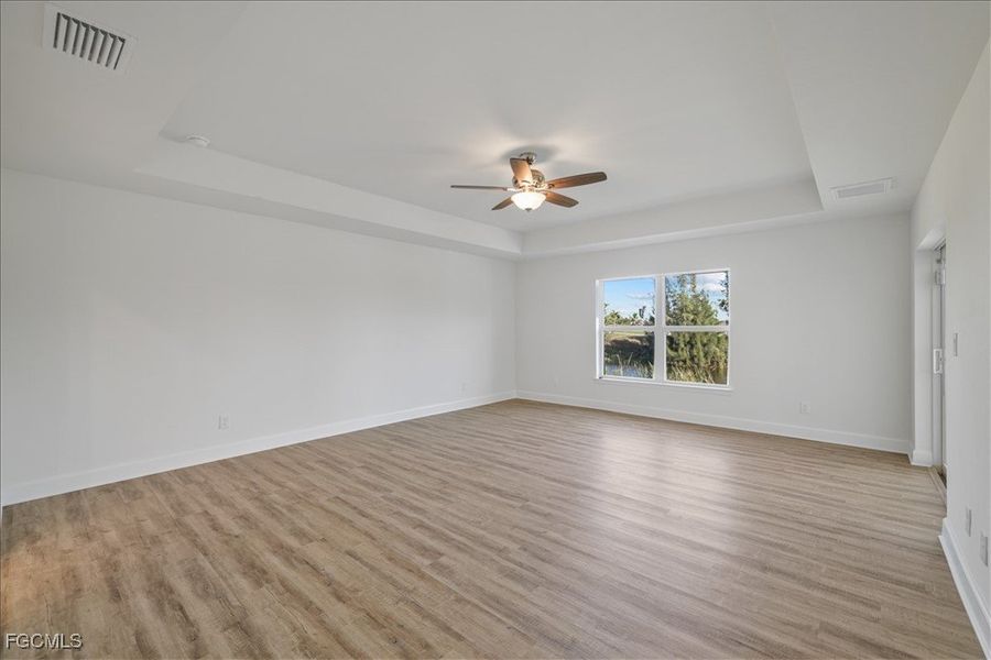 Spacious, unfurnished interior of a new home in Cape Coral, Cape Coral (Image 22).