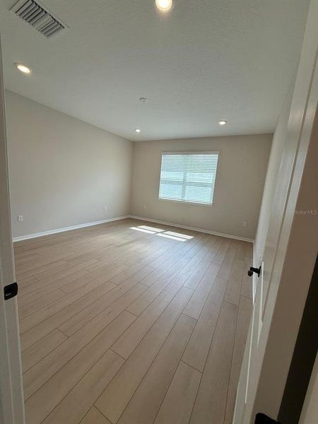 Spacious, unfurnished interior of a new home in , St. Cloud (Image 17).