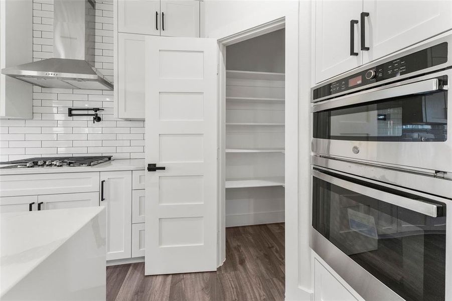 Furnished interior view inside a new home in , Dallas (Image 8).