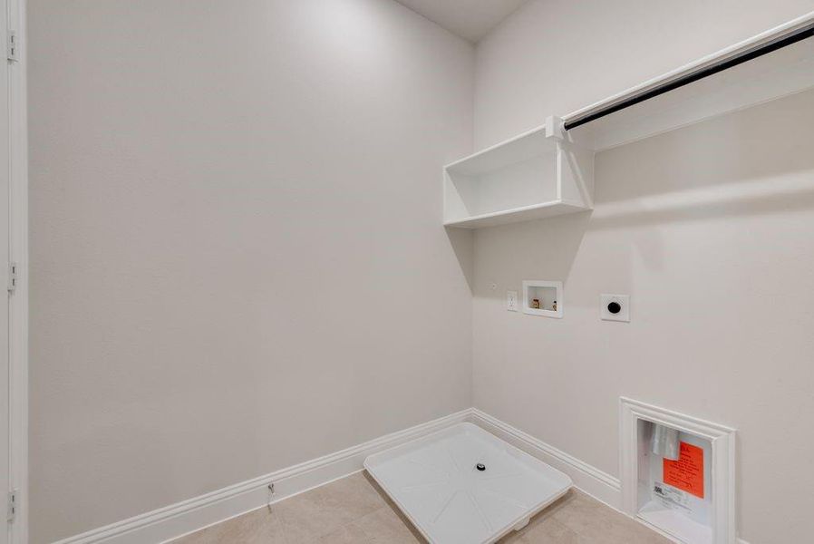 Spacious, unfurnished interior of a new home in Bayside, Rowlett (Image 19).
