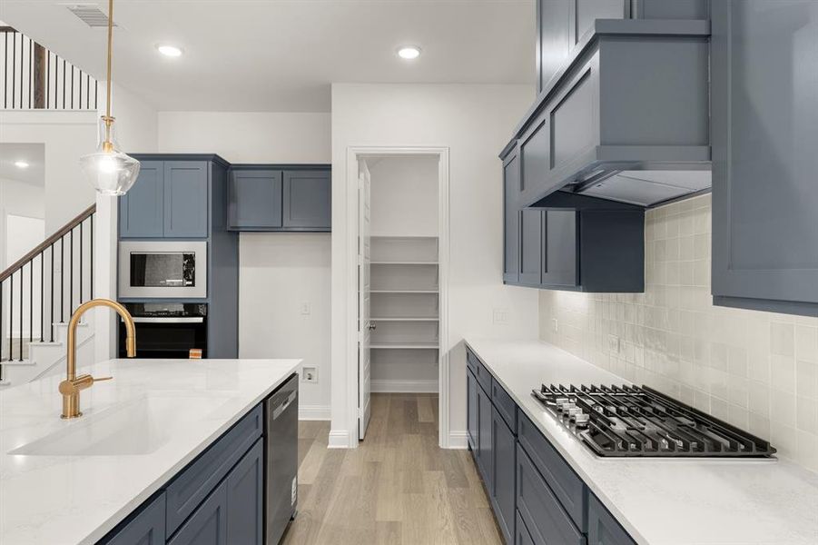 12. 820 River Sky - Kitchen (3)