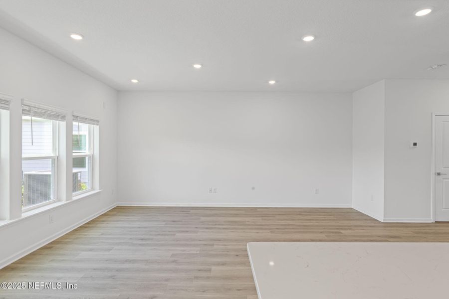 Spacious, unfurnished interior of a new home in Beacon Lake, St. Augustine (Image 15).