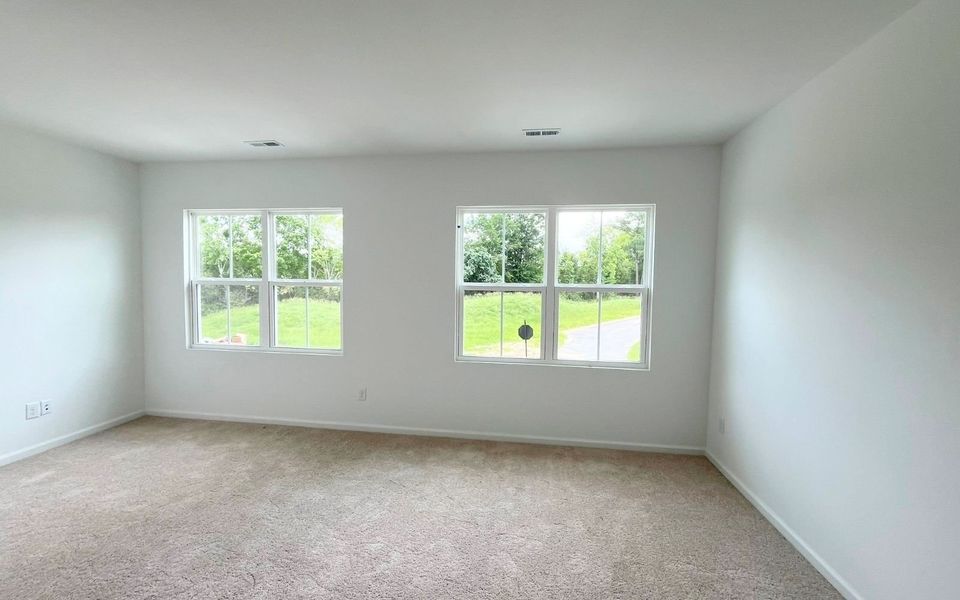 Spacious, unfurnished interior of a new home in Wendell Falls, Wendell (Image 11).