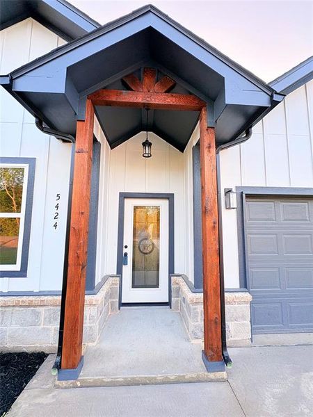 Exterior details and patio area of a home in , Quinlan (Image 3).