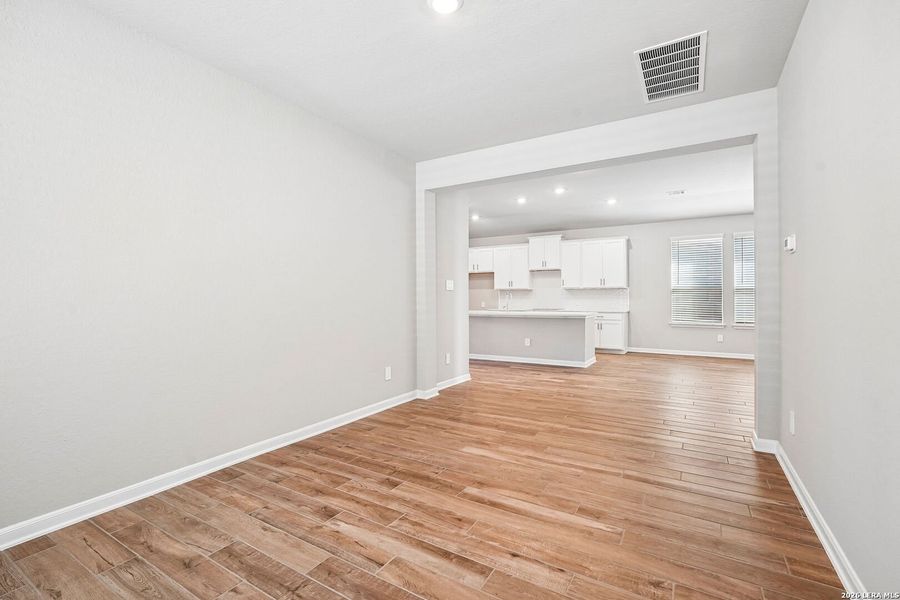 Spacious, unfurnished interior of a new home in Sagebrooke - Premier Series, San Antonio (Image 30).
