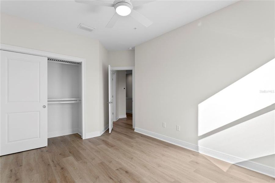 Spacious, unfurnished interior of a new home in , Tampa (Image 22).