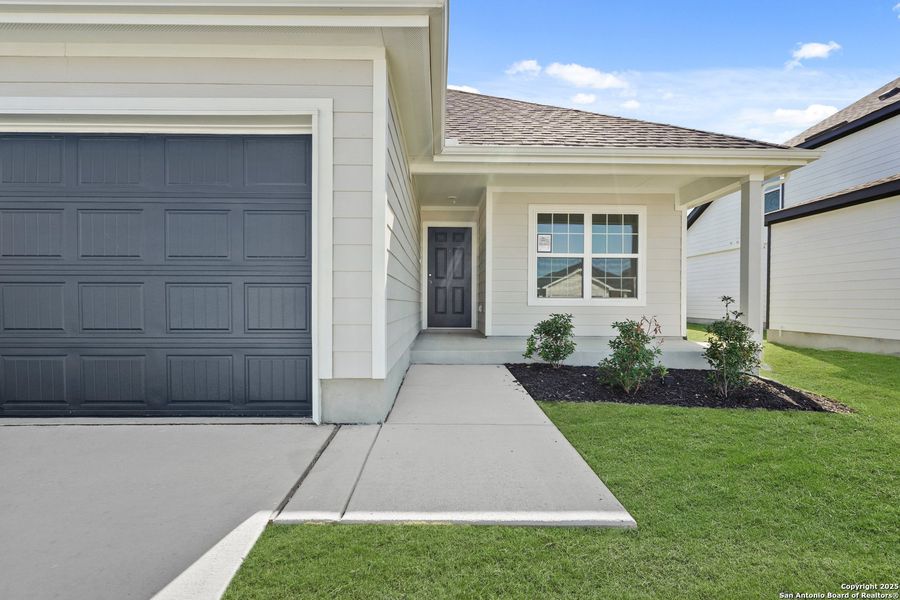 Exterior details and patio area of a home in Swenson Heights, Seguin (Image 20).