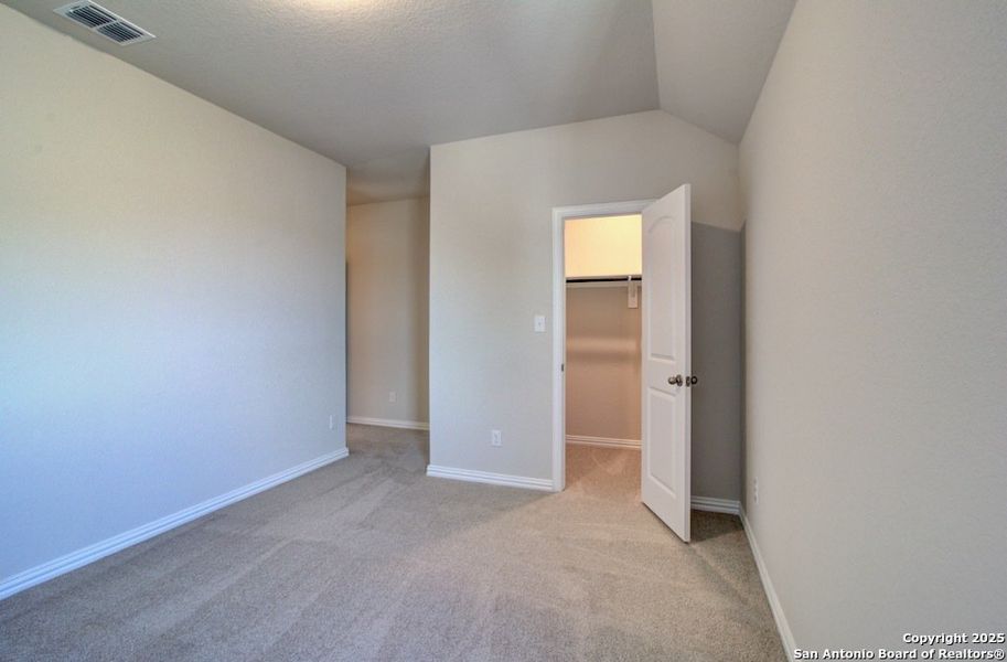 Spacious, unfurnished interior of a new home in Dauer Ranch, New Braunfels (Image 11). Spacious, unfurnished interior of a new home in Dauer Ranch, New Braunfels (Image 11).