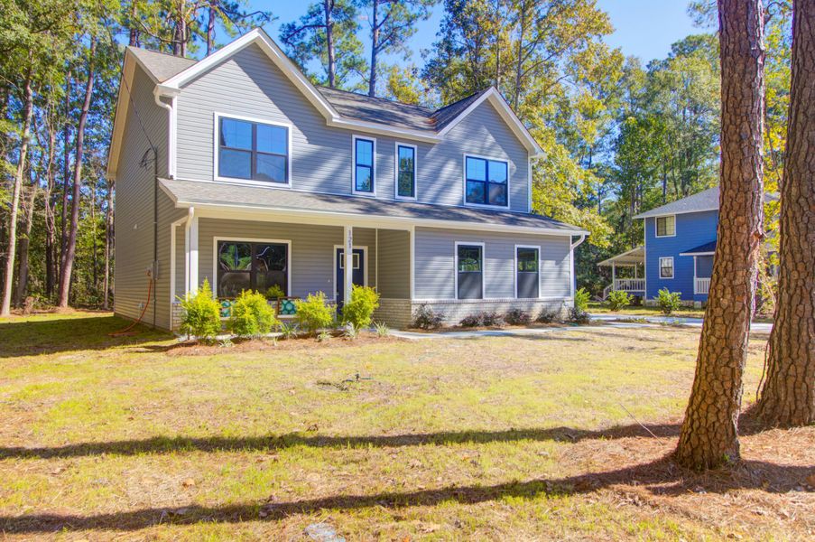 Exterior details and patio area of a home in , Summerville (Image 26).