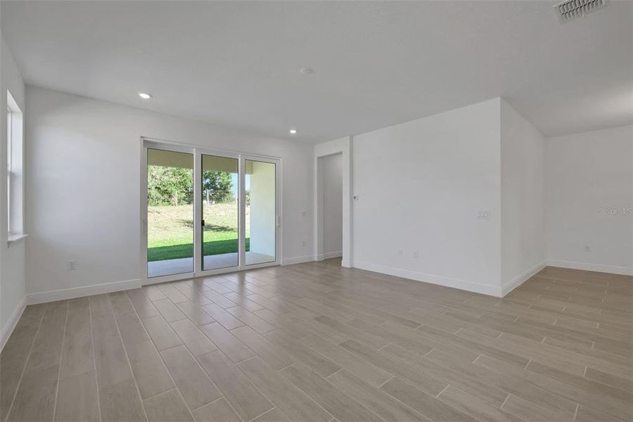 Spacious, unfurnished interior of a new home in Crossroads at Kelly Park, Apopka (Image 20). Spacious, unfurnished interior of a new home in Crossroads at Kelly Park, Apopka (Image 20).