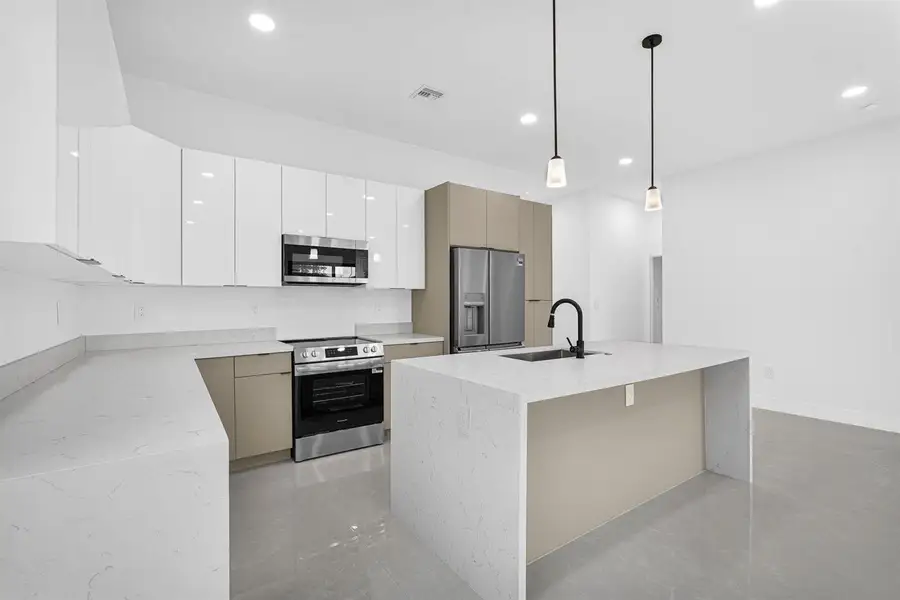 6-web-or-mls-DSC00049 6-web-or-mls-DSC00049