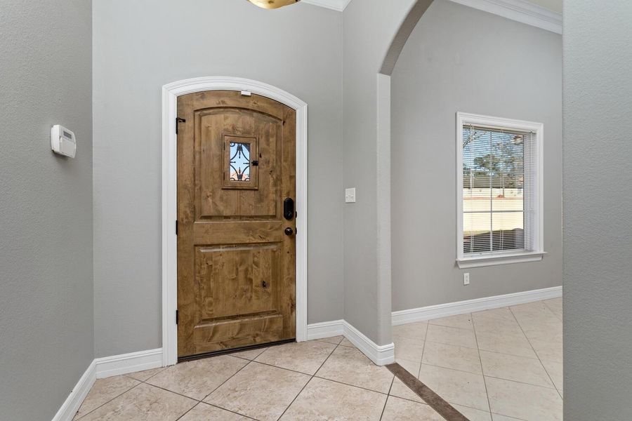 Spacious, unfurnished interior of a new home in , Beaumont (Image 17).