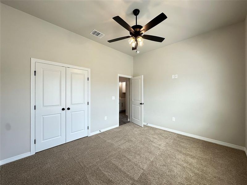 Spacious, unfurnished interior of a new home in , Lorena (Image 16).