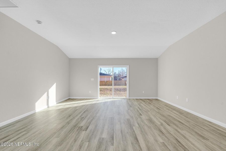 Spacious, unfurnished interior of a new home in , Jacksonville (Image 23).