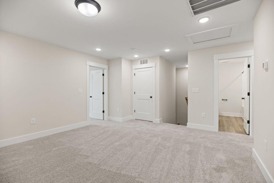 Spacious, unfurnished interior of a new home in Harbor Crossing, Greensboro (Image 28).