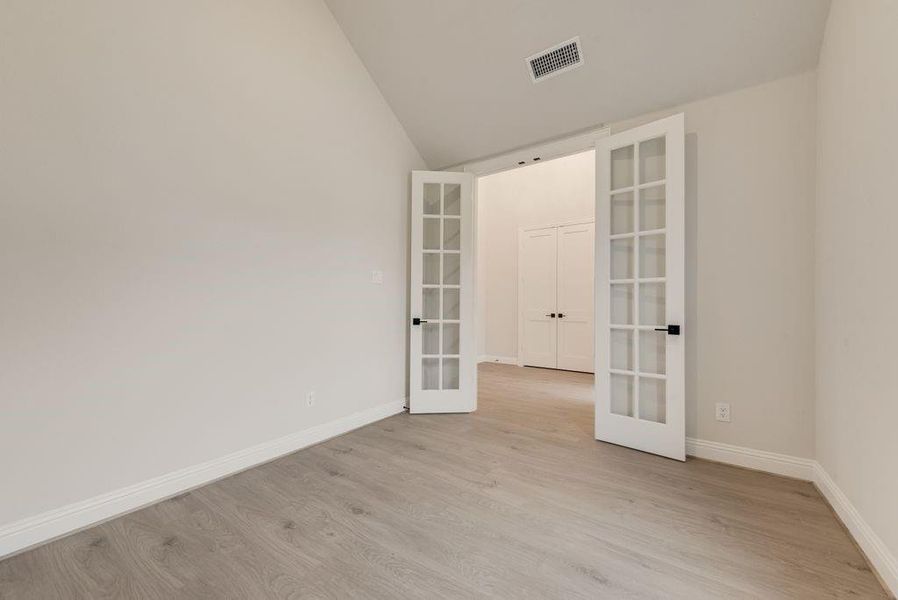 Spacious, unfurnished interior of a new home in Monterra, Fate (Image 27).