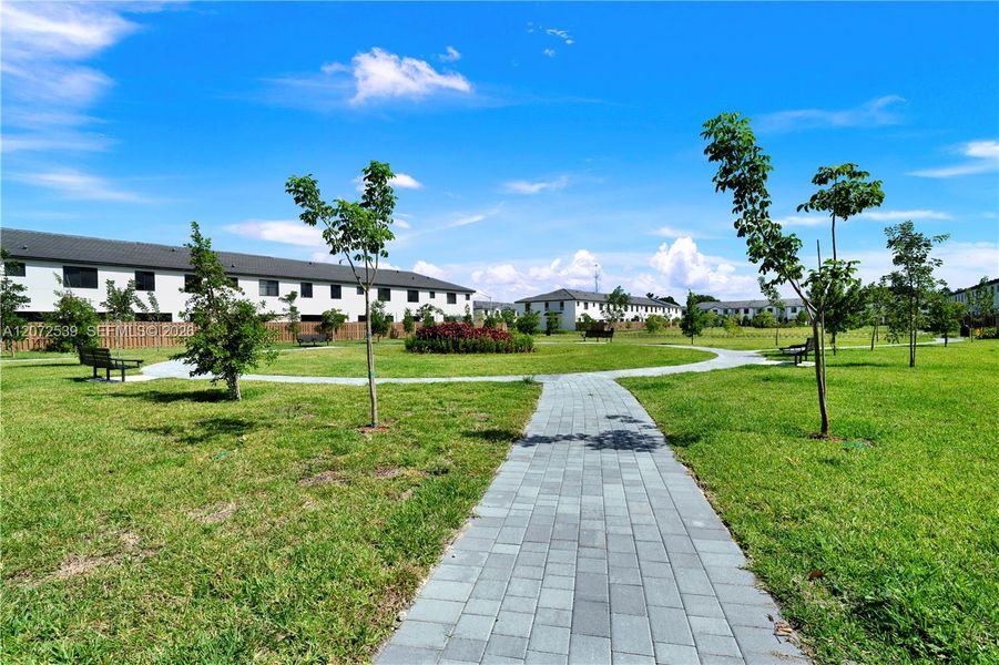 Community amenities in , Homestead (Image 32).